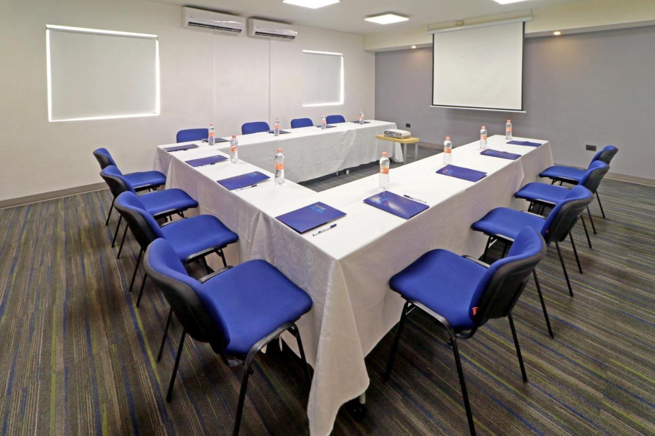 Holiday Inn Express Piedras Negras By Ihg Exterior foto